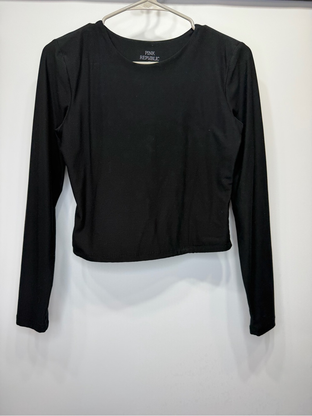 Pink Republic Black Long Sleeve Crew Crop Top
